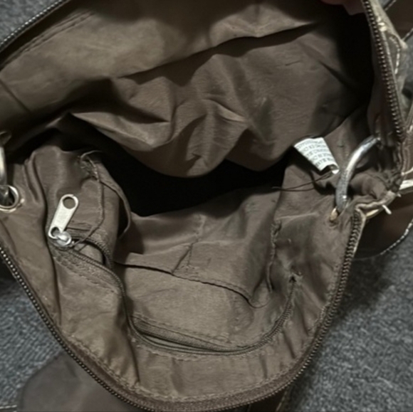 Realtree Camouflage Shoulder Bag with Brown Accents - Picture 9 of 10